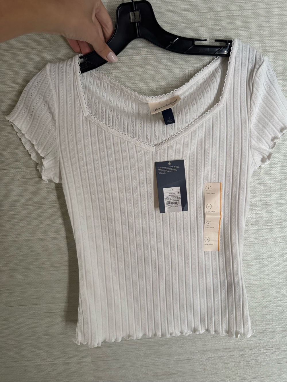 Universal Thread Cream Ribbed V-Neck Short Sleeve Tee